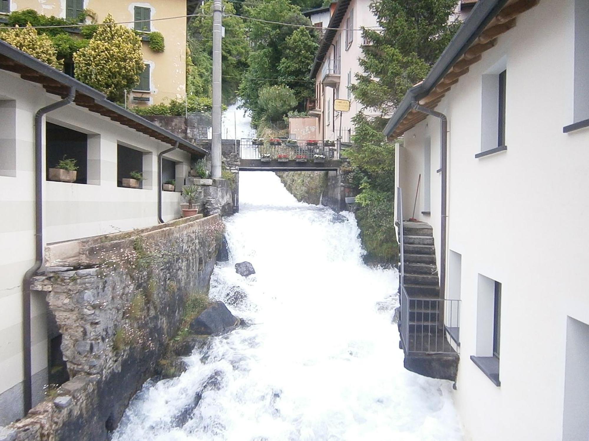 Casa In Riva Al Lago Varenna Exterior foto